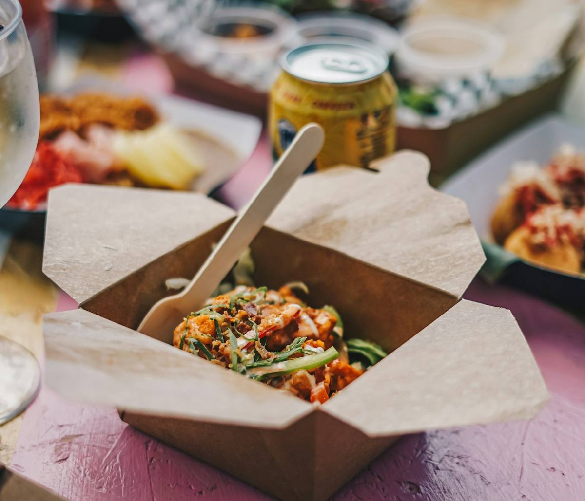 Takeout food boxes for restaurants and food delivery